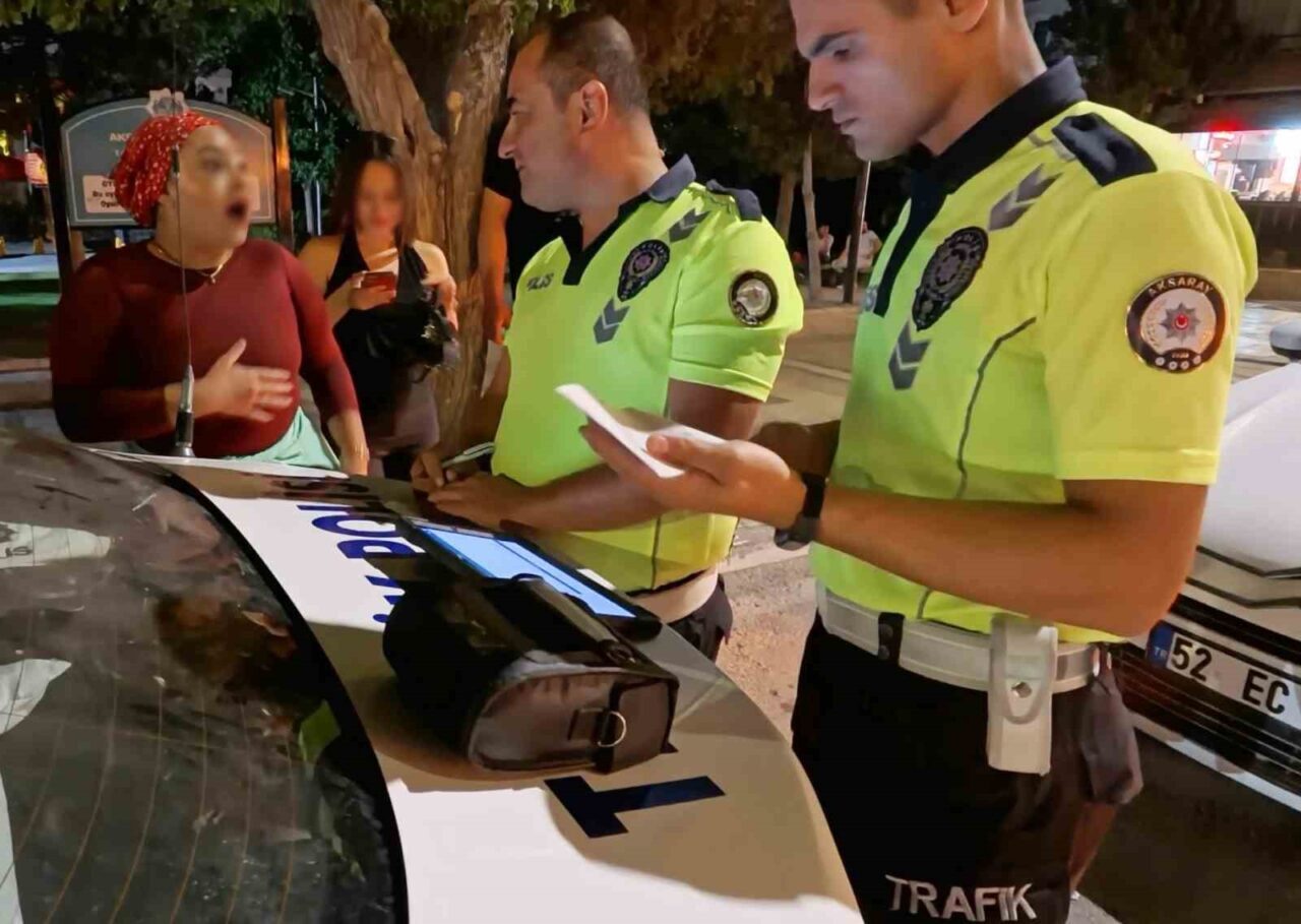 Aksaray’da 1.12 promil alkollü olarak direksiyon başında yakalanan kadın sürücü,