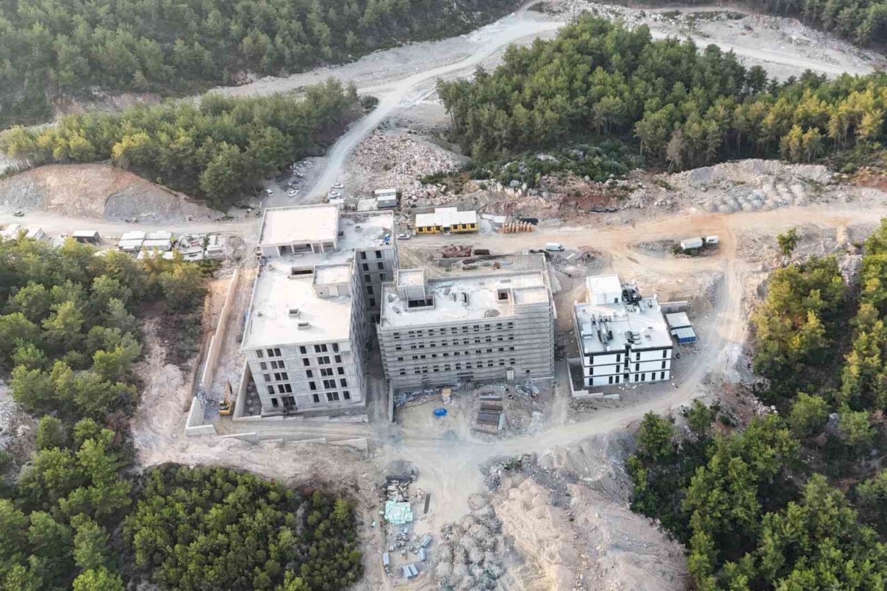 Alanya Alaaddin Keykubat Üniversitesi (ALKÜ) Cikcilli Yerleşkesinde yapımı devam eden