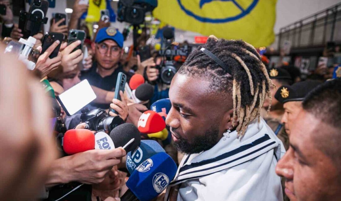 Geçtiğimiz sezonu Fenerbahçe’de geçiren Fransız oyuncu Allan Saint-Maximin, Meksika ekibi