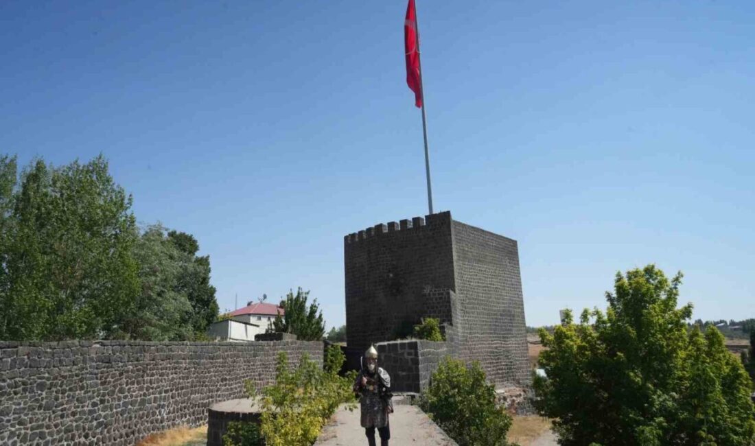 1974’te askerlik yaptığı Malazgirt’e her yıl Selçuklu kıyafetiyle gelen Hacı