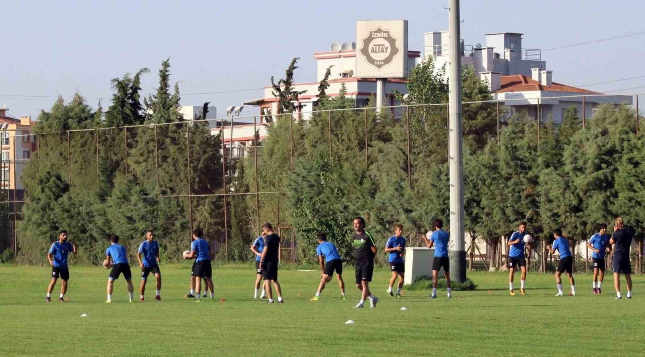 İzmir’in köklü kulüplerinden Altay ile Aras Kargo Spor Kulübü, voleybolda