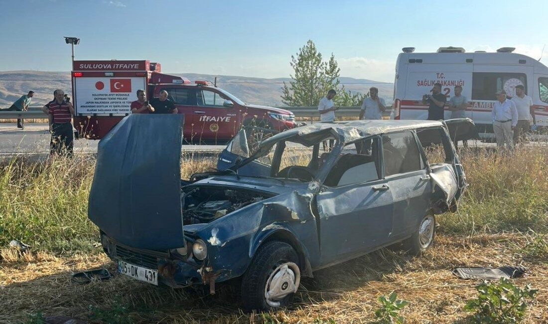 Amasya’nın Suluova ilçesinde 2 otomobilin çarpıştığı kazada 5 kişi yaralandı.