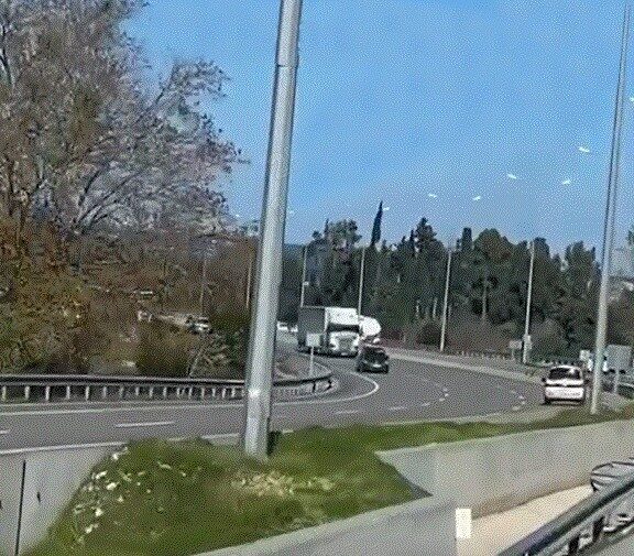 Antalya’nın Kepez ilçesinde bulunan bir çocuk parkı içerisinde drift yaparak