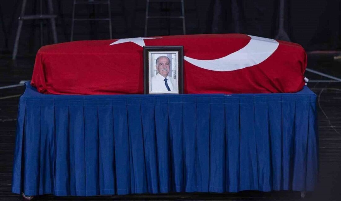 İzmir’de 2006 yılında CHP’nin düzenlediği bir toplantıda, “Keşke Anadolu Müslüman