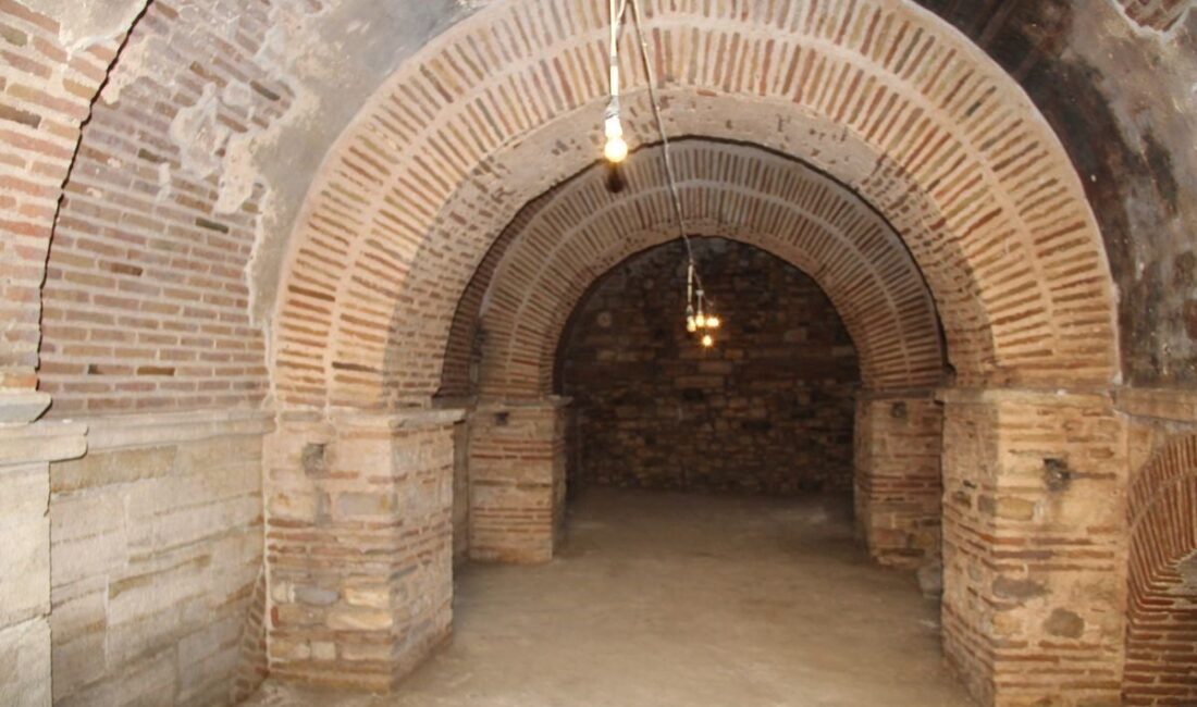 Kuşadası Belediyesi tarafından düzenlenen Çarşamba Söyleşilerinin bu haftaki konuğu, Muğla