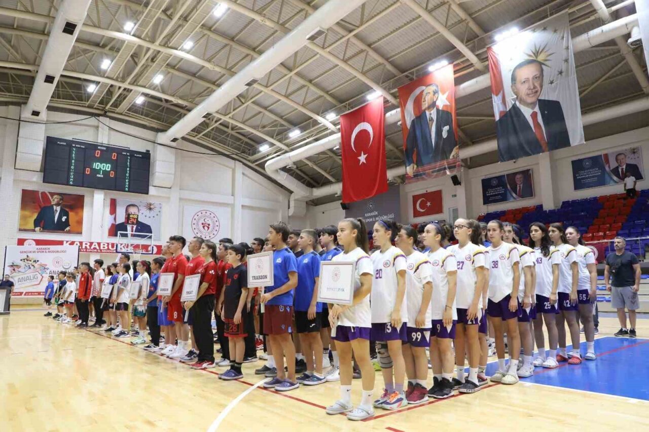 Anadolu Yıldızlar Ligi (ANALİG) basketbol yarı final müsabakaları, Karabük’te başladı.