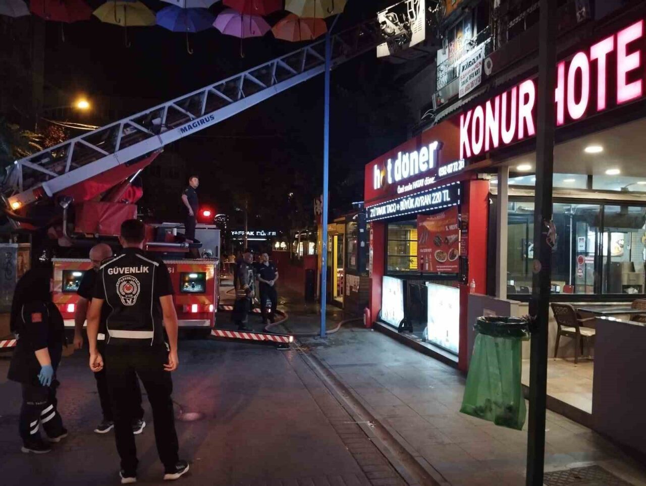 Ankara’nın Çankaya ilçesinde bulunan bir binada çıkan yangın itfaiye ekipleri