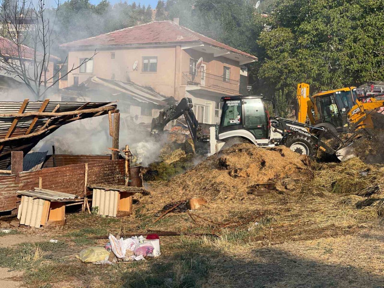 Ankara’nın Kızılcahamam ilçesinde bir besi çiftliğinde yangın çıktı. Edinilen bilgiye