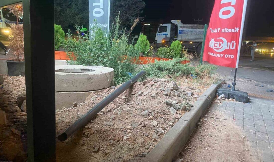 Ankara’da kontrolden çıkan otomobil oto yıkmaya uçtu. Kazada 3 kişi
