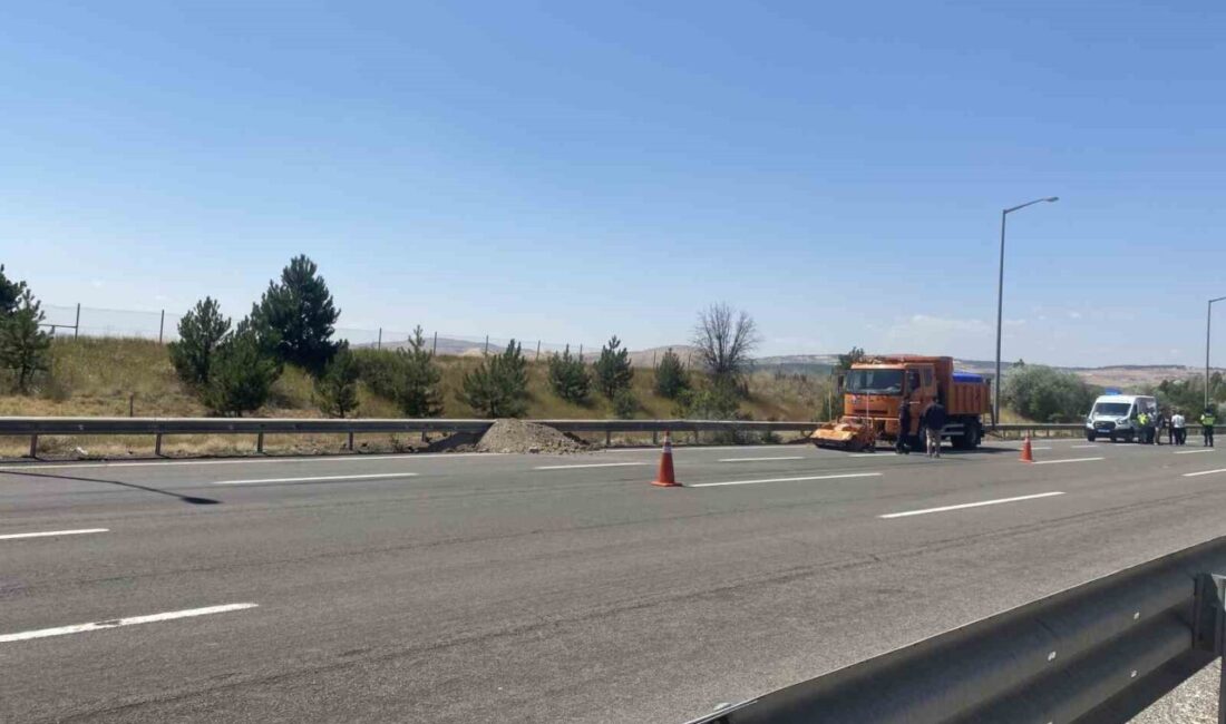 Ankara’da metenol yüklü tanker ile tır kaza yaptı. Kazadan dolayı