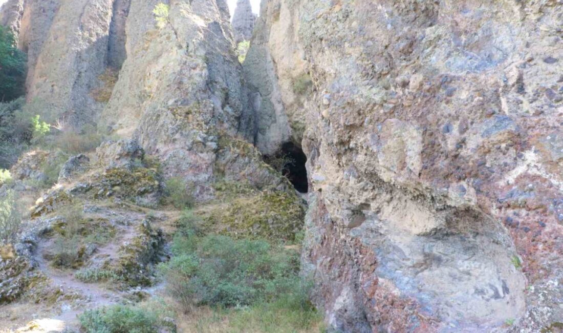 Ankara’nın Güdül ilçesi Kirmir Çayı kenarında bulunan İnönü Mağaraları, dron