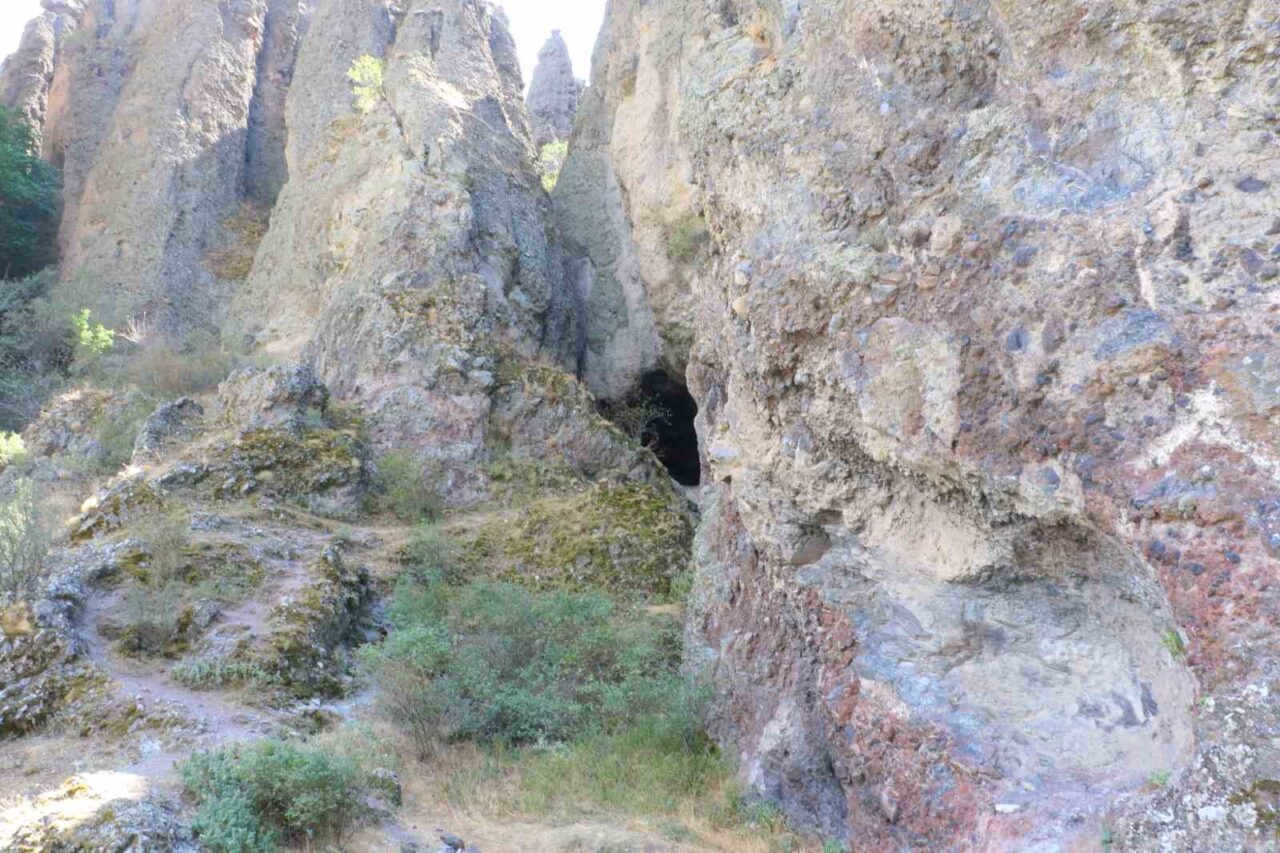 Ankara’nın Güdül ilçesi Kirmir Çayı kenarında bulunan İnönü Mağaraları, dron