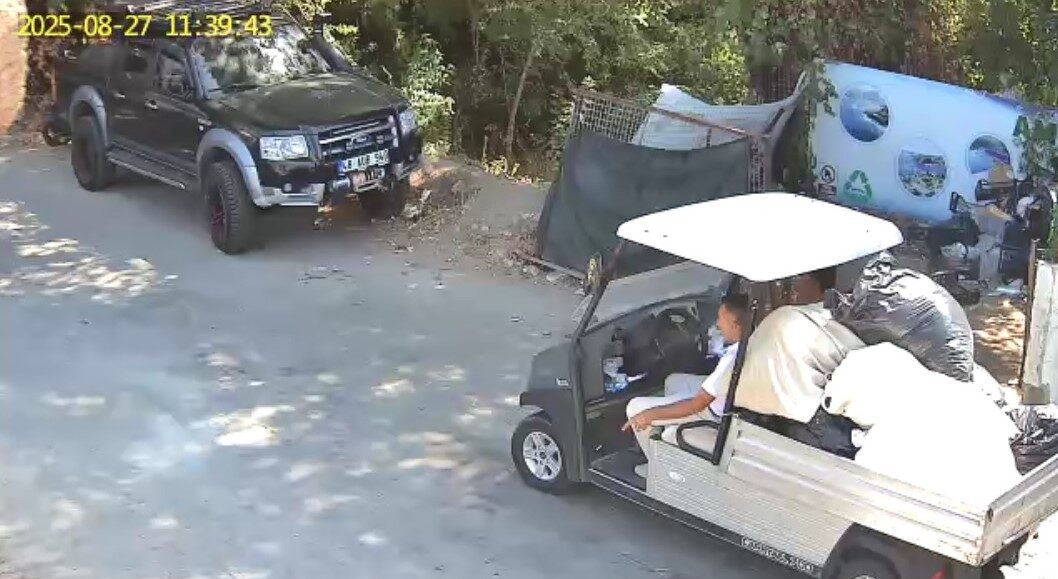 Muğla’nın Fethiye ilçesinde fotokapandan yapılan uyarı anonsunu duyan kişi, yere