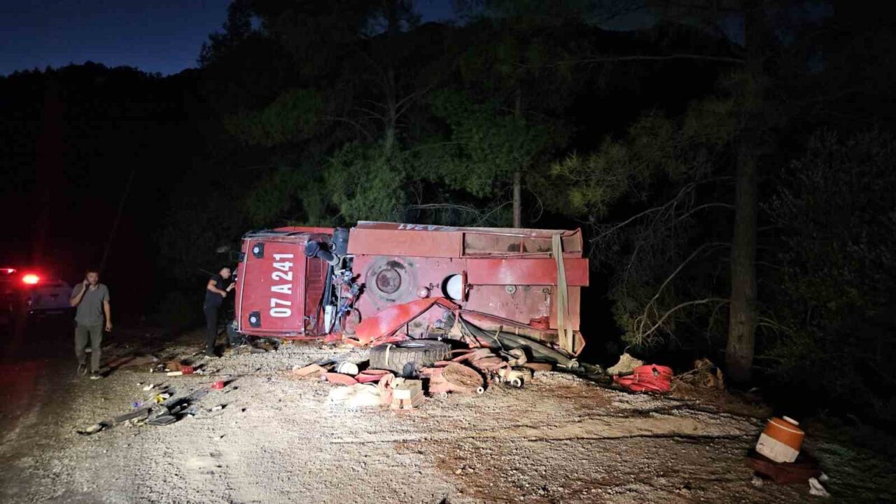 Antalya’nın Serik ilçesinde Orman İşletme Müdürlüğüne ait arazöz, orman yangınına