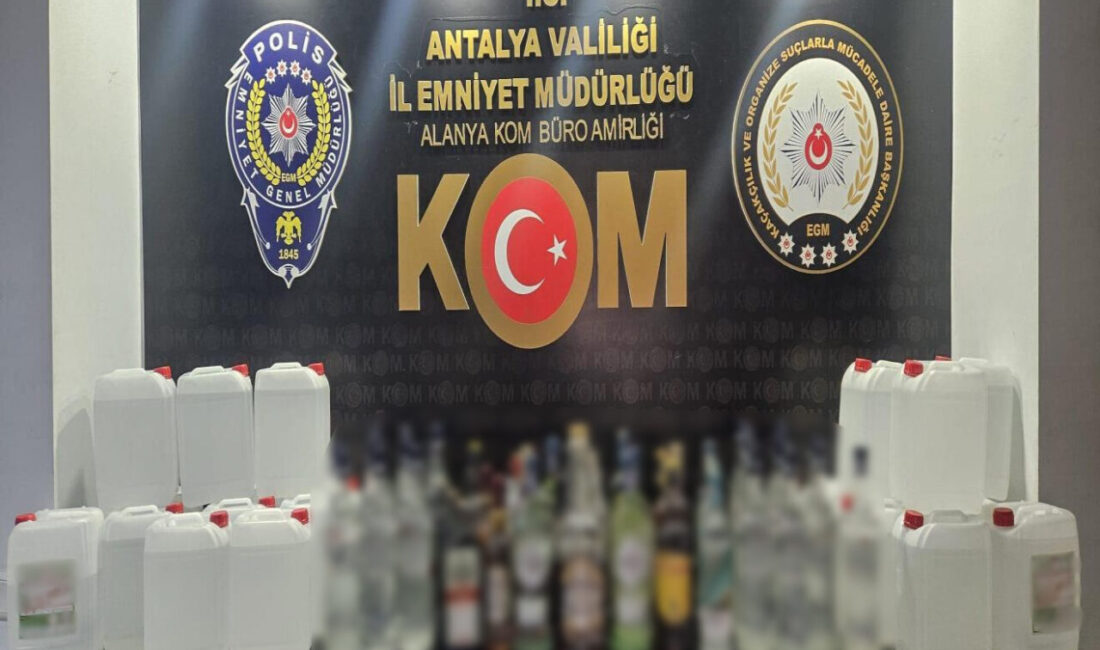 Antalya’da son 1 haftada gerçekleştirilen operasyonlarda çok sayıda silah, içki,
