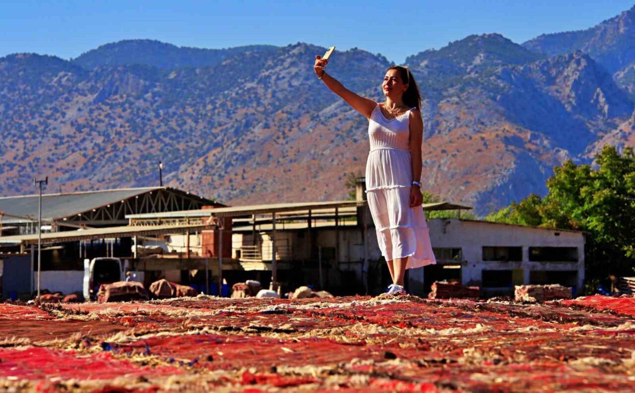 Antalya’da kışın buğday ekilen tarlalara yaz aylarında Türkiye’nin dört bir