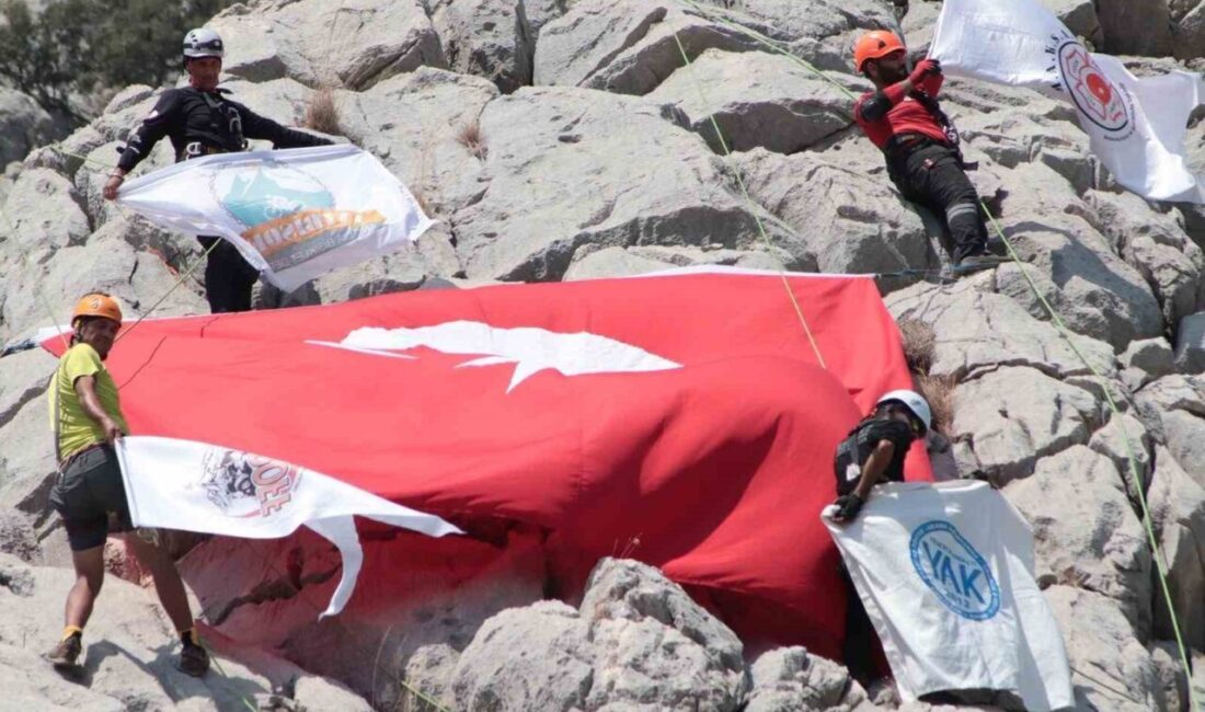 Antalya’da 30 Ağustos Zafer Bayramı’nın 103. yılı anısına Kızlar Sivrisi