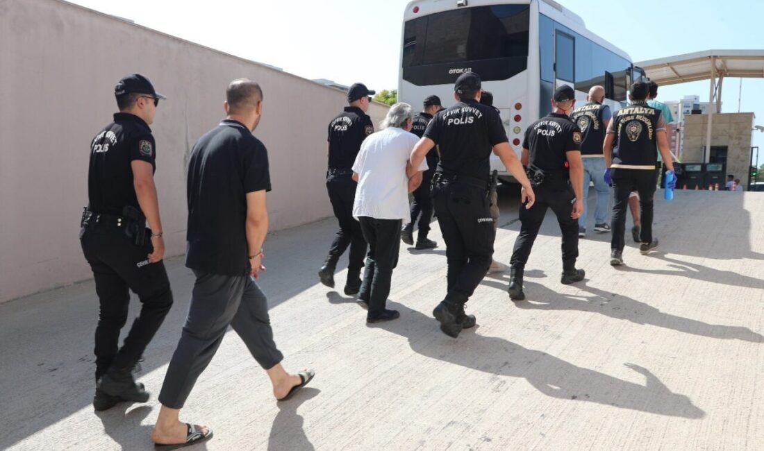 Antalya Emniyet Müdürlüğü ekiplerinin gerçekleştirdiği iki ayrı tarihteki eş zamanlı