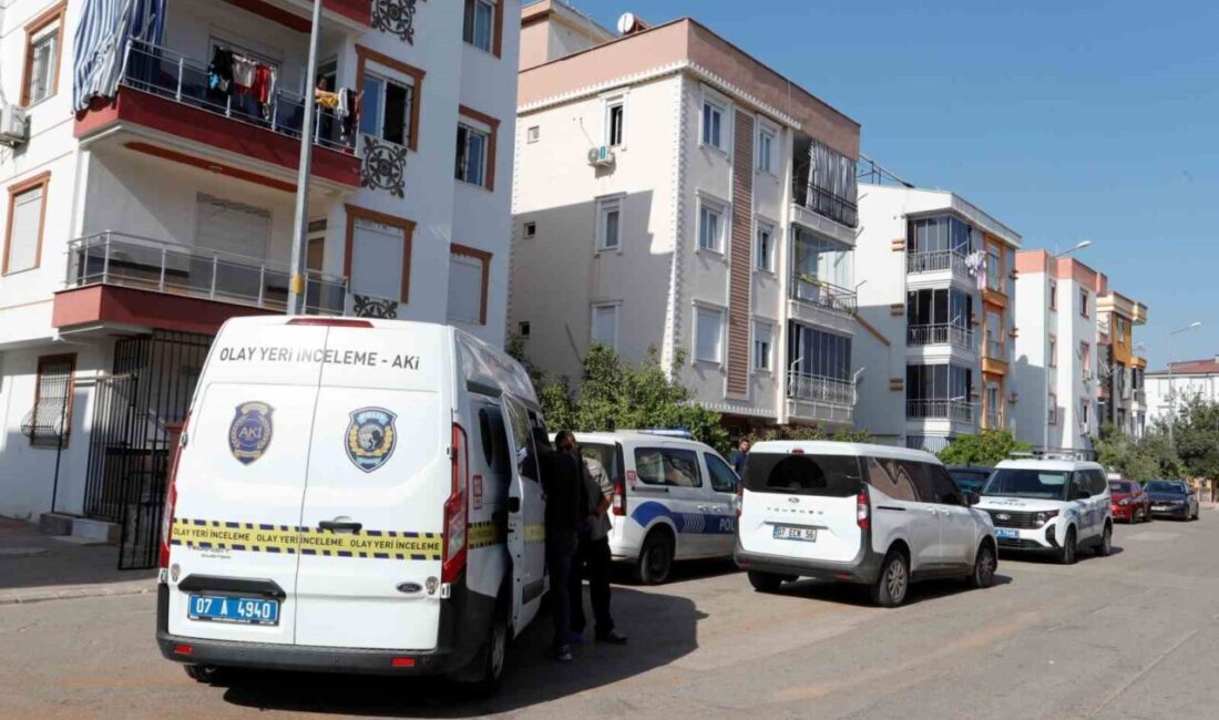 Antalya’da cezaevinden çıkan şahıs, evine girerek eski eşi ve erkek