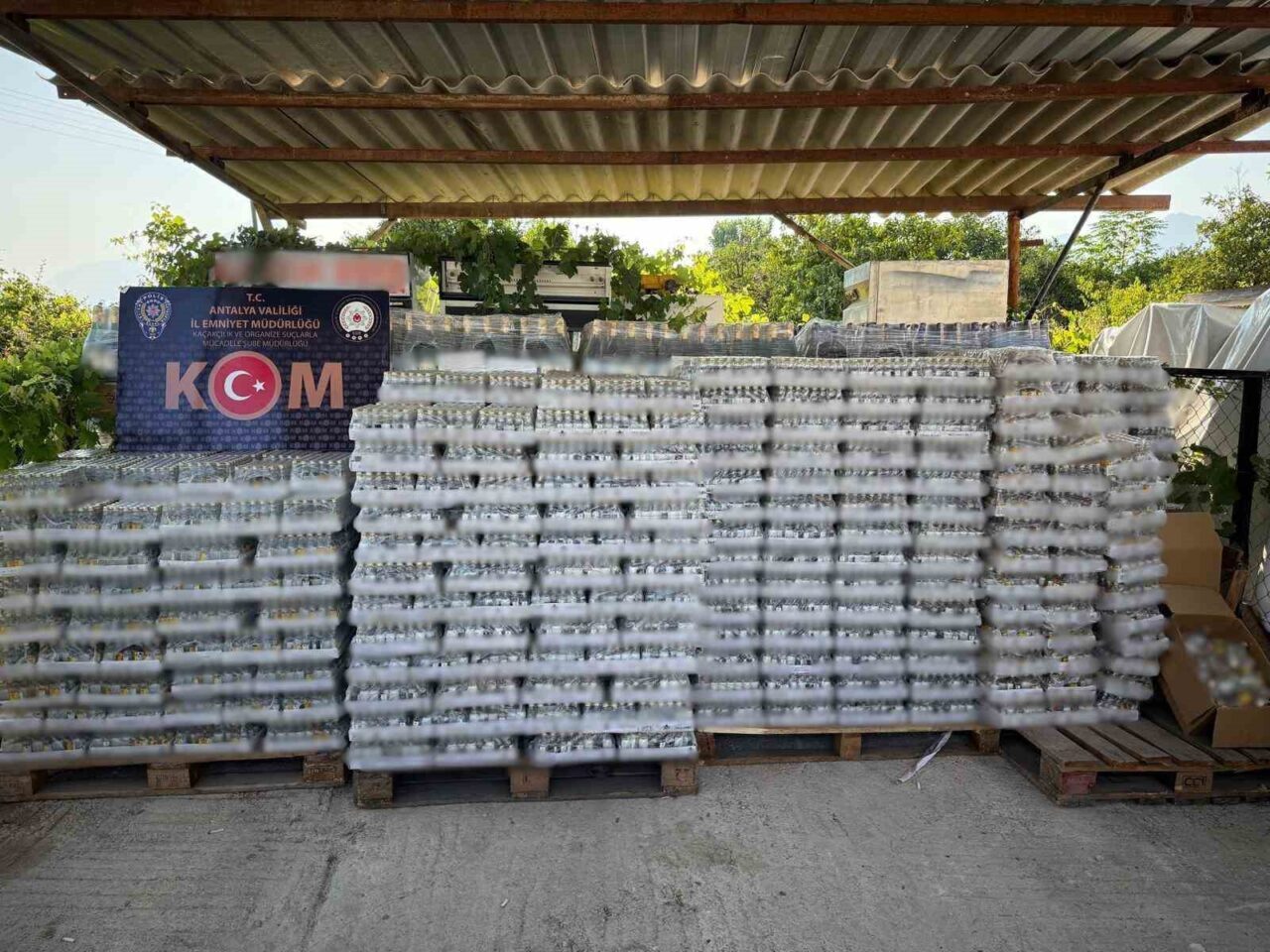 Antalya’da polis ekipleri tarafından son bir hafta içerisinde yapılan kaçakçılık