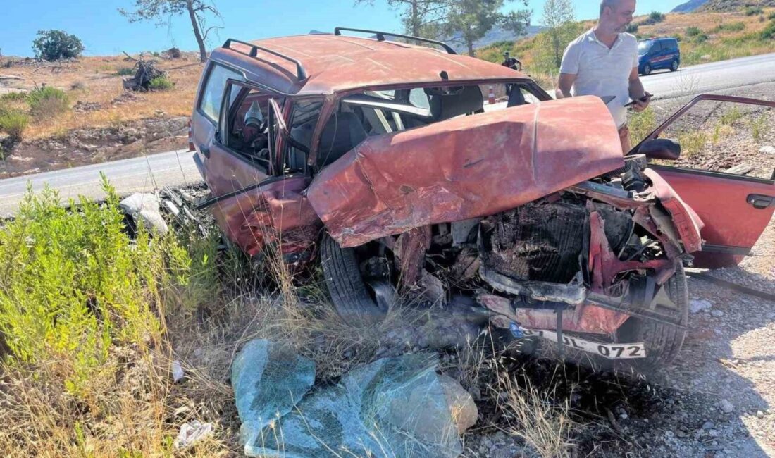 Antalya’da Konya yolunda iki otomobilin kafa kafaya çarpışması sonucu meydana