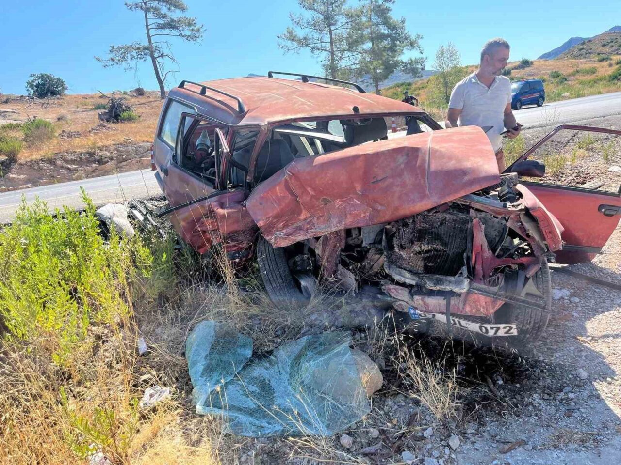 Antalya’da Konya yolunda iki otomobilin kafa kafaya çarpışması sonucu meydana