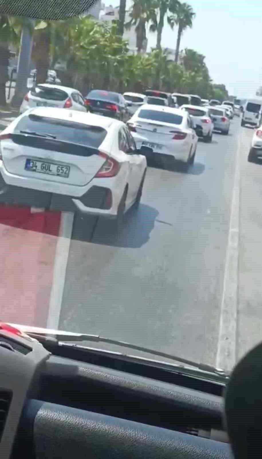 Antalya’nın Serik ilçesinde, 112 sağlık ekiplerinin hastayı hastaneye yetiştirmek için