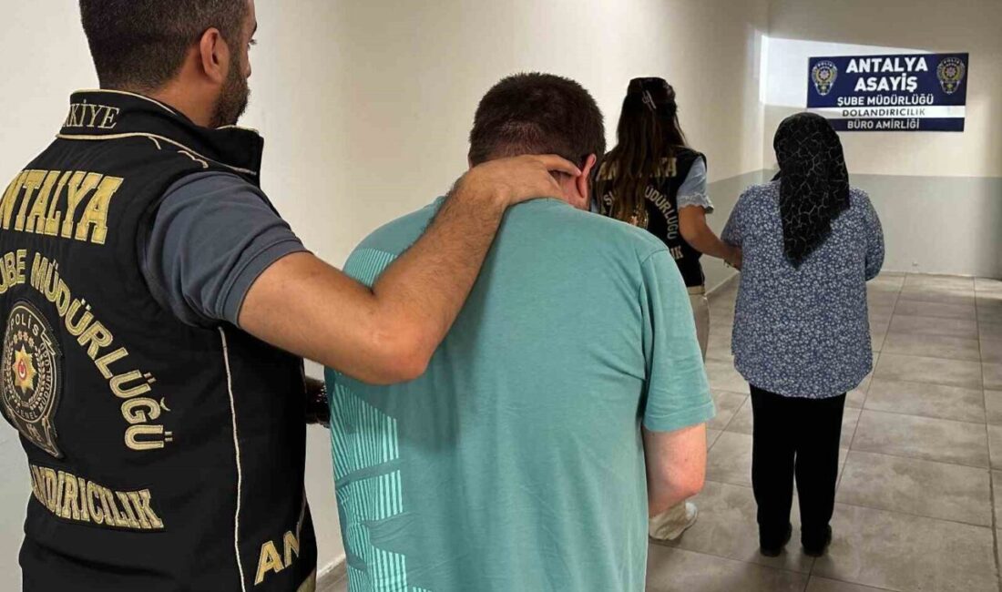 Antalya’da yurt dışına çıkmak isteyen vatandaşları vize alma ve tatil