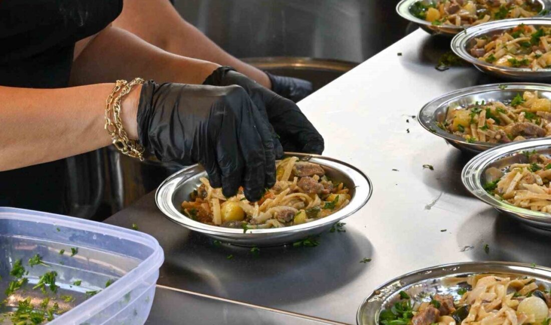 Antalya’ya özgü geleneksel lezzetlerden olan Antalya Yörük Kebabı için coğrafi