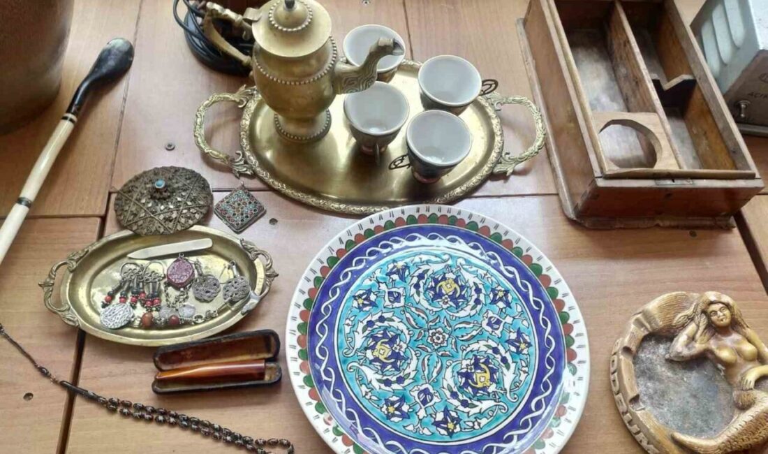 Samsun’da müzayede evi sahibi Muhammer Önerge, antikanın yalnızca eski eşya