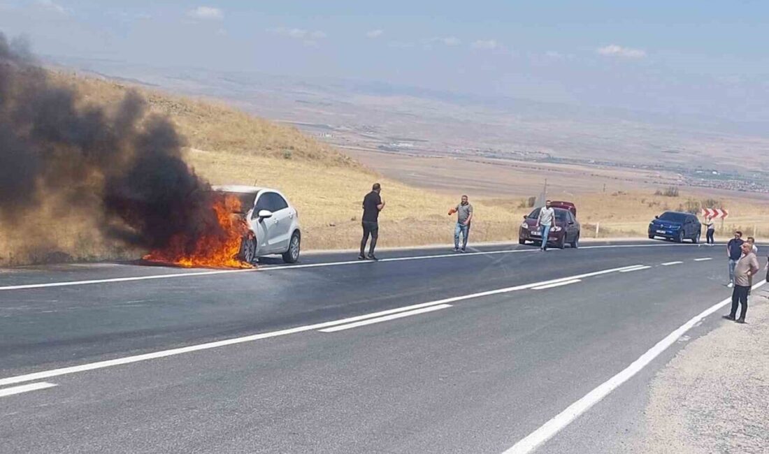 Yozgat’tan Kırşehir istikametine giden araç aniden alev aldı. Edinilen bilgiye