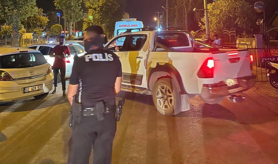 Adıyaman’da araç park meselesi yüzünden çıkan kavgada 5 kişi yaralandı.