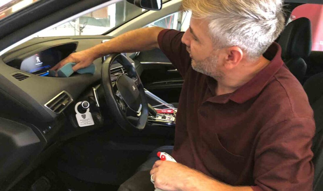 Eskişehir’de araç yıkayıcıların bu yaz sezonunda özellikle gurbetçiler ve düğünlerden