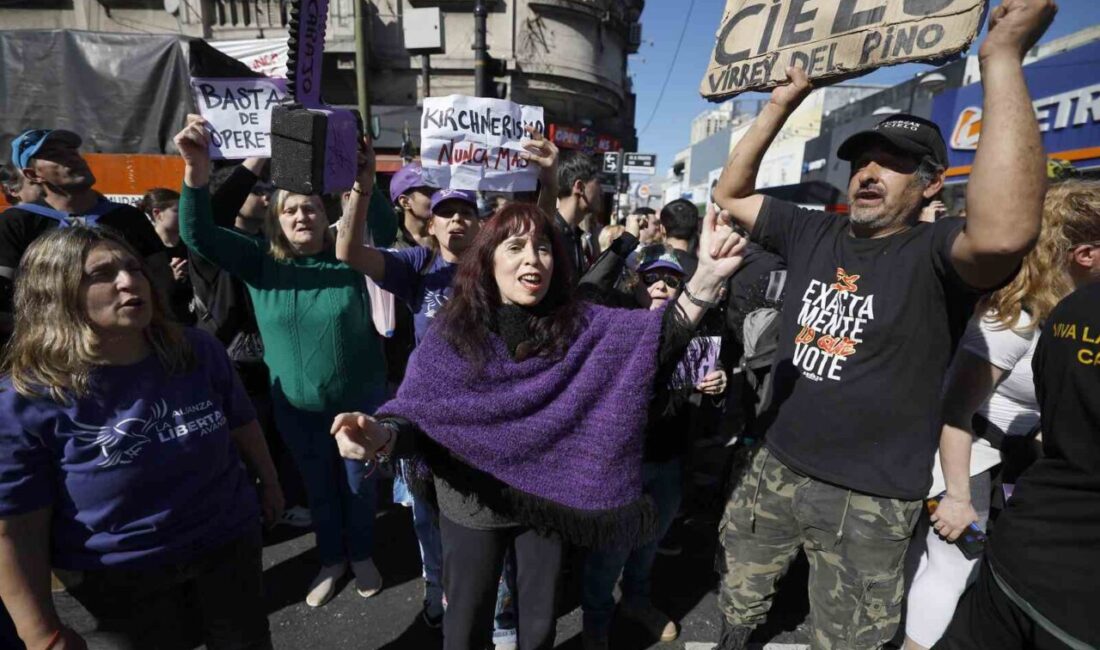 Arjantin Devlet Başkanı Javier Milei’nin konvoyuna, yaklaşan yerel ve ara