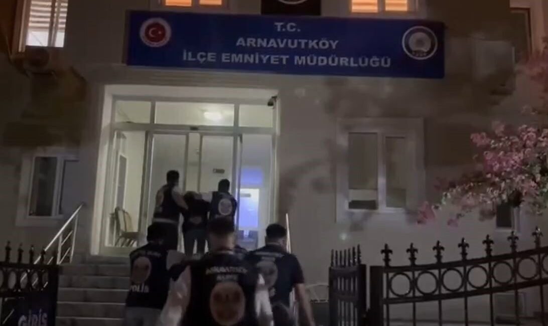 İstanbul Arnavutköy’de düğün konvoyunda hava ateş açan şüpheliler polis ekipleri