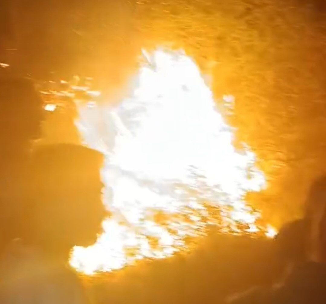 Arnavutköy’de ormanlık alanda çıkan yangın, ekiplerin hızla müdahalesiyle büyümeden söndürüldü.