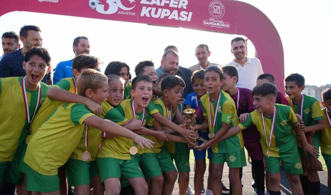 Arnavutköy’de 30 Ağustos Zafer Bayramı kapsamında U-11 Minikler Futbol Şampiyonası