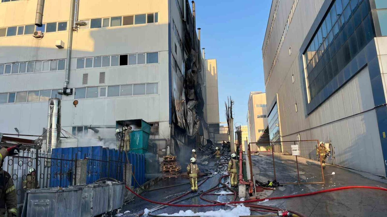 Arnavutköy’de 6 altı katlı, içerisinde kağıt ve cam fabrikası bulunan