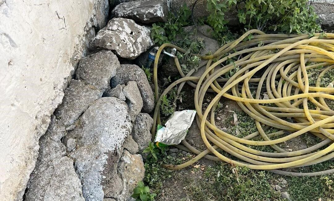 Arpaçay Belediye Başkanlığı’nca ilçe genelinde su kaçaklarına yönelik çalışma başlatıldı.