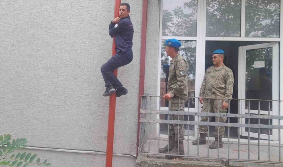 Kocaeli Büyükşehir Belediyesi İtfaiyesi, Kandıra Alay Komutanlığı’nda görev yapan askeri