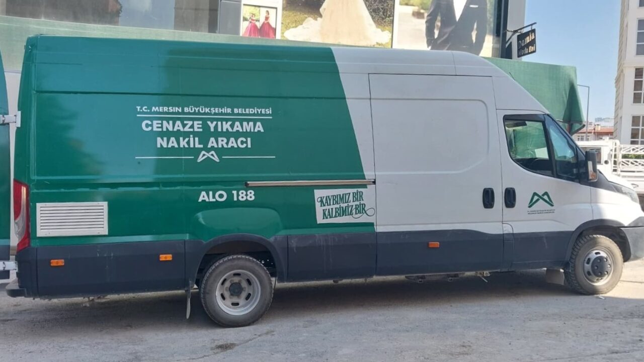 Mersin’nin Mut ilçesinde bir iş yerinin asma katından aşağı düşen