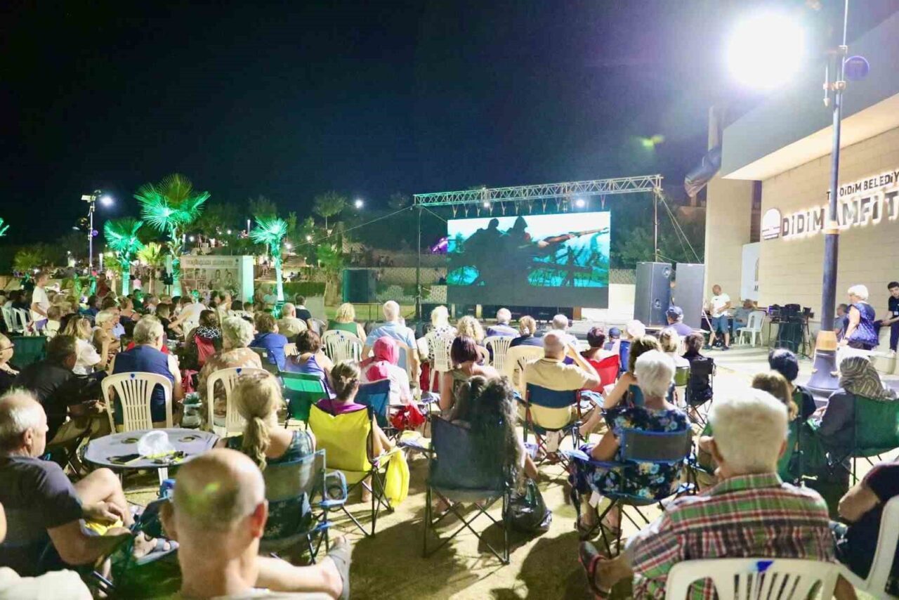 Didim Belediyesi’nin Yaz Şenlikleri kapsamında düzenlediği açık hava sinema gösterimleri,