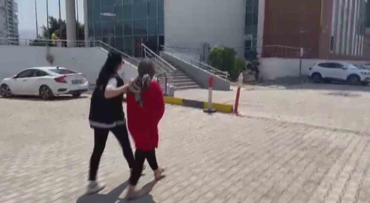 Hatay’da alışveriş merkezindeki 5 farklı iş yerinden 26 parça kıyafet