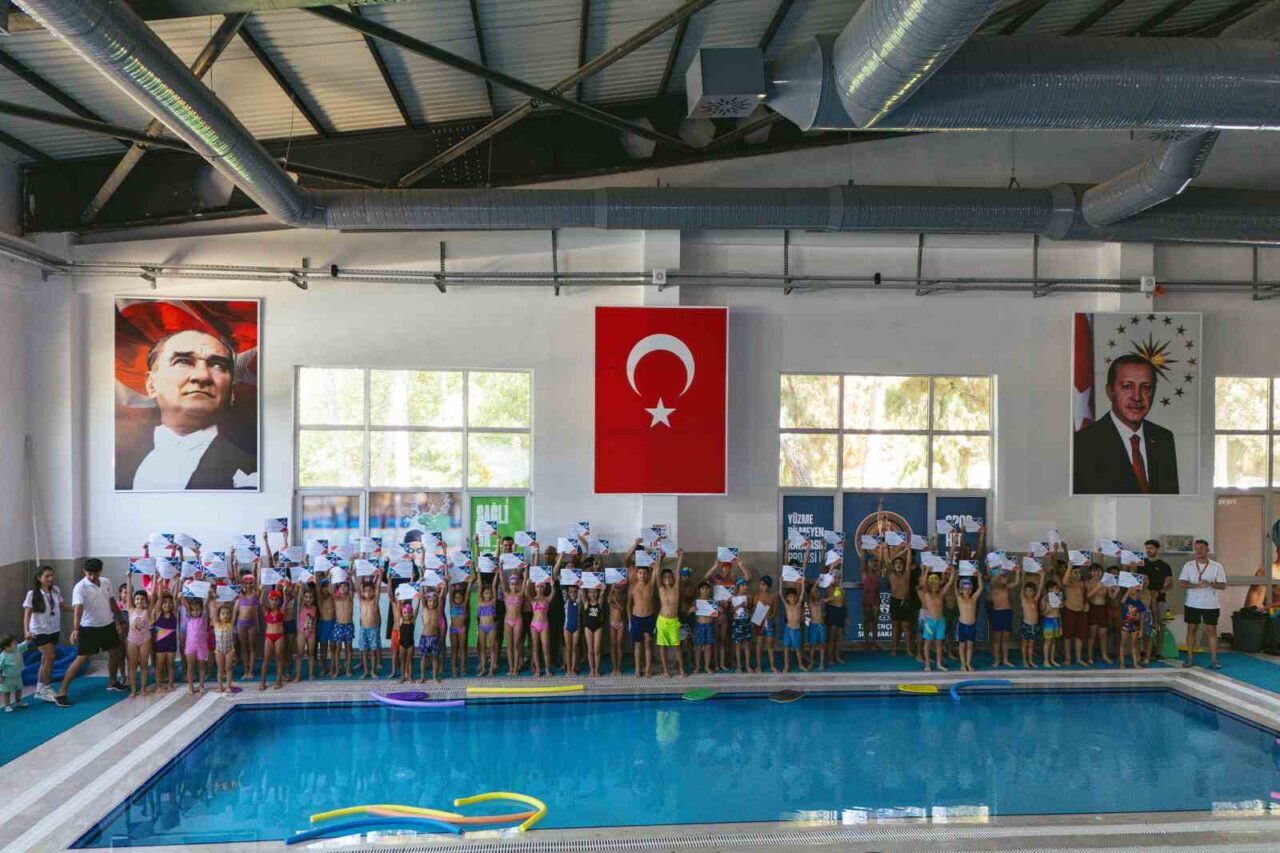 Aydın’da ‘Yüzme bilmeyen kalmasın’ projesi kapsamında yüzme eğitimlerine katılan 500