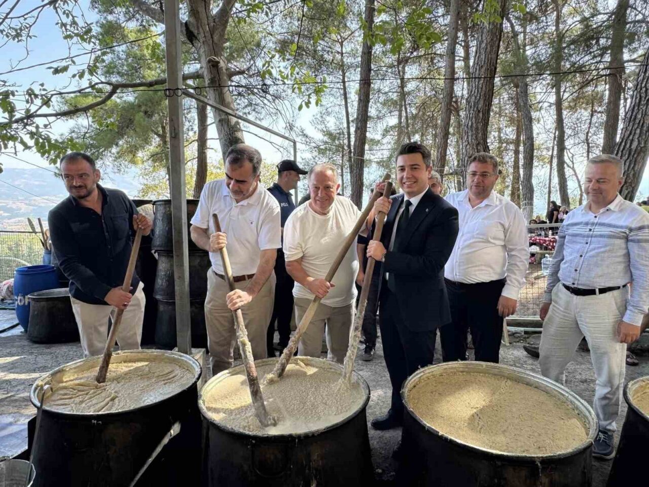 Aydın’ın Karacasu ilçesinde bu yıl 743.’sü düzenlenen Dedebağ Keşkek Hayrında
