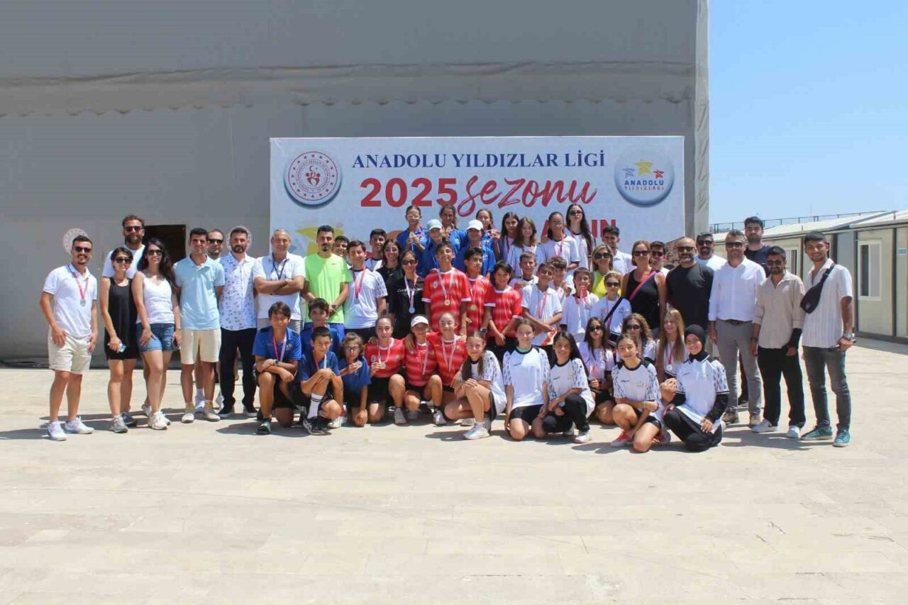 Aydın’ın ev sahipliğinde gerçekleştirilen Analig Tenis 2. Etap Müsabakaları coşkulu