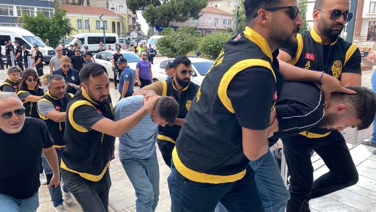 Aydın’ın Efeler ilçesi yakınlarındaki kırsal Kalfaköy Mahallesi yakınlarında başına isabet