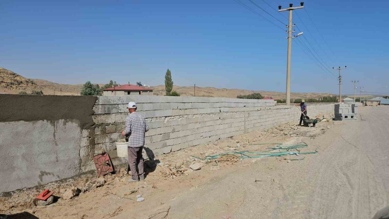 Bitlis’in Adilcevaz ilçesine bağlı bin 820 rakımlı Aydınlar Belde Belediyesi,