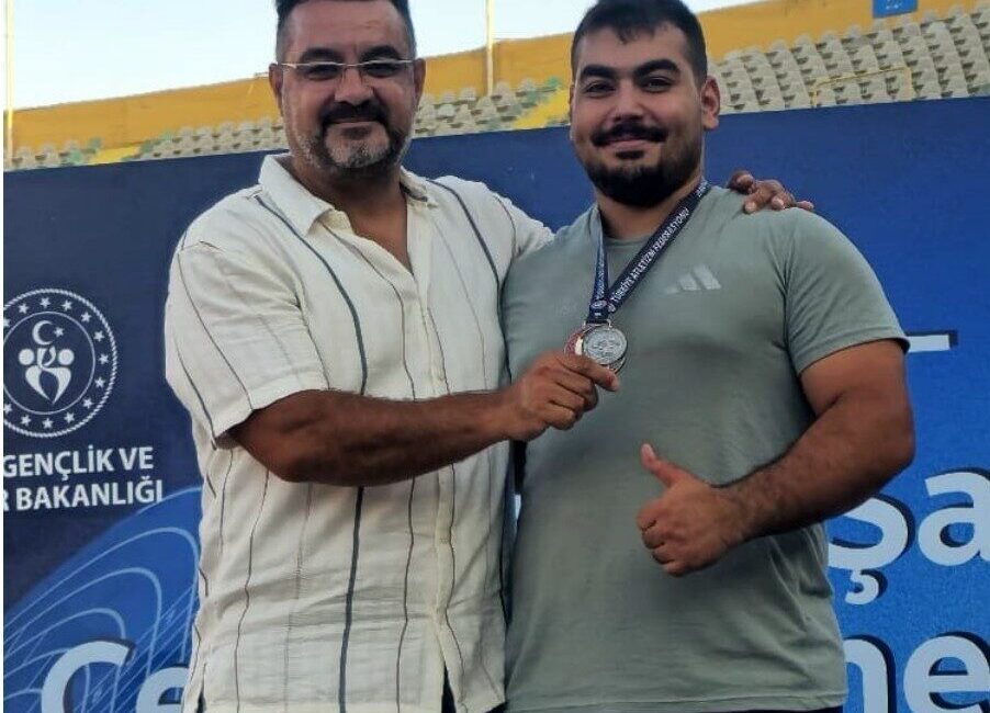 İzmir’de düzenlenen atletizm Türkiye şampiyonasında başarılı performans ortaya koyan Aydınlı