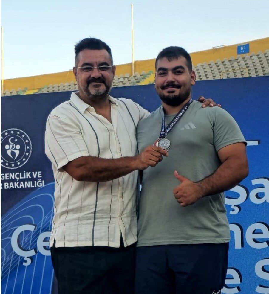 İzmir’de düzenlenen atletizm Türkiye şampiyonasında başarılı performans ortaya koyan Aydınlı